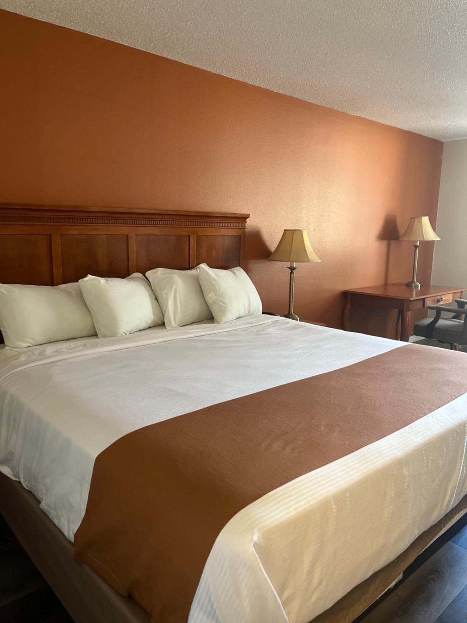 Regency Inn & Suites Anoka Екстер'єр фото