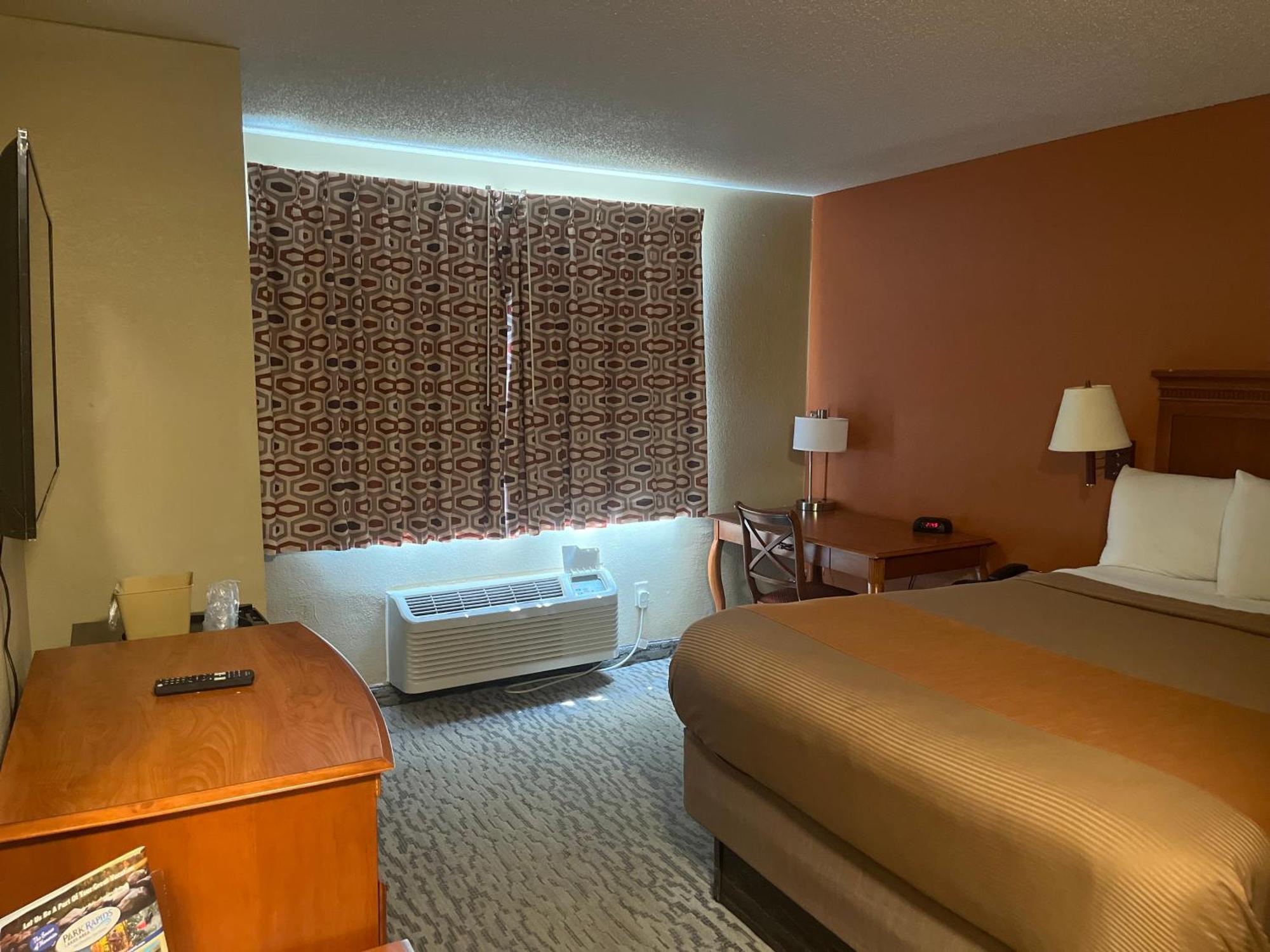 Regency Inn & Suites Anoka Екстер'єр фото