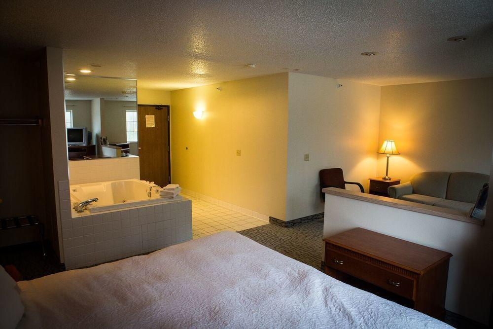 Regency Inn & Suites Anoka Екстер'єр фото