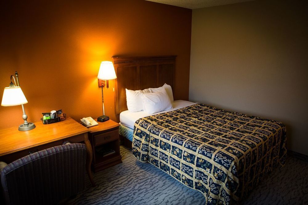 Regency Inn & Suites Anoka Екстер'єр фото